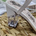 Tacón Transparente con Tiras Brillantes
