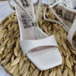 Tacón Transparente con Tiras Brillantes