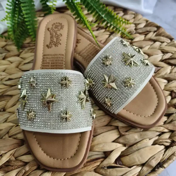 Sandalia Plana con Adornos de Estrellas