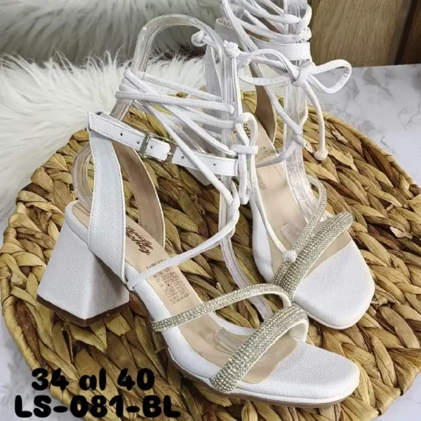 Tacones Blancos con Tiras Alargadas