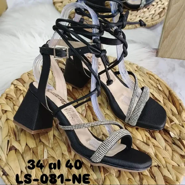 Tacones Negros con Tiras Brillantes