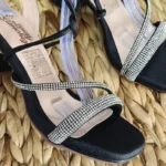 Tacones Negros con Tiras Brillantes