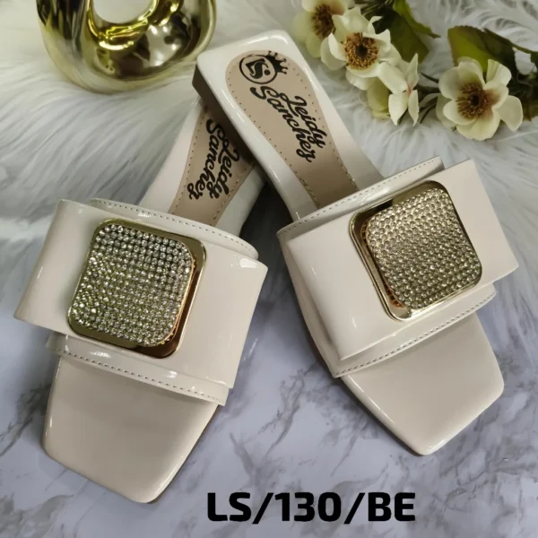 Sandalia Plana Beige en charol