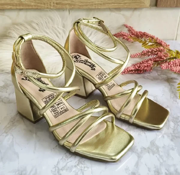 Zapatos de Tacón Dorado Tipo Cubano