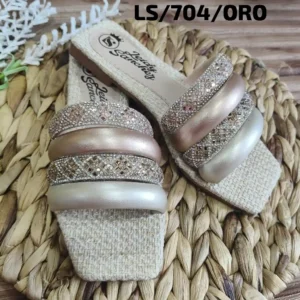 Sandalia Plana con Tiras Brillantes