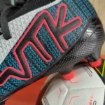 VTK-6008Y-02-2.webp Guayos para Fútbol de Once Taches