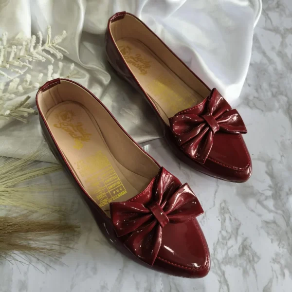L-6086RO Baletas en charol con moño rojo vino