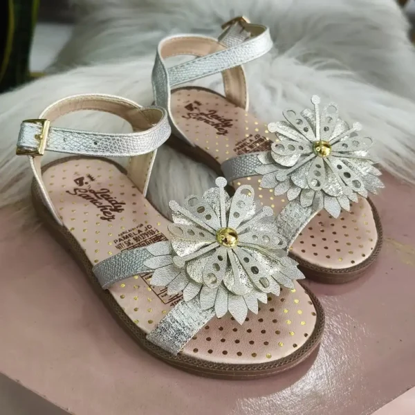 LS-505-PL Sandalia Infantil Plateada con Flor Decorativa