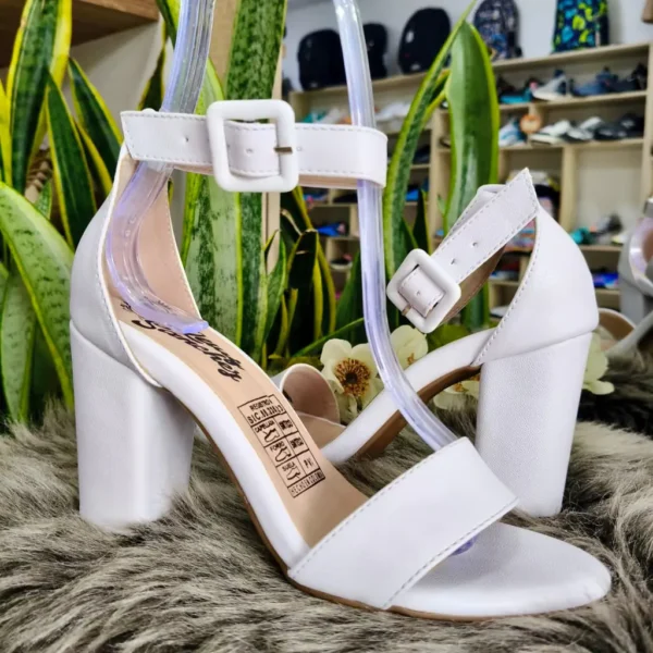 Calzado de Tacón Ancho con Correa Ajustable