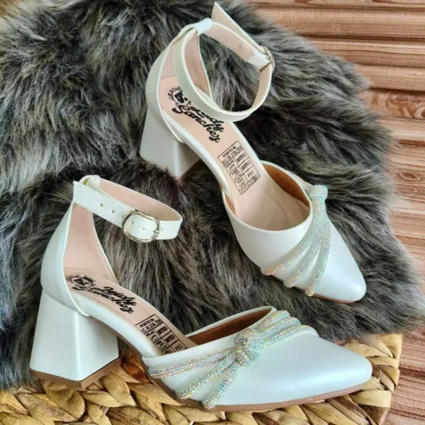 Tacón Cubano con Nudo de Cristales Marfil